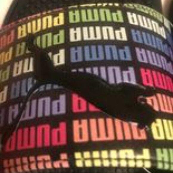 Girls PUMA slides - Picture 2 of 2